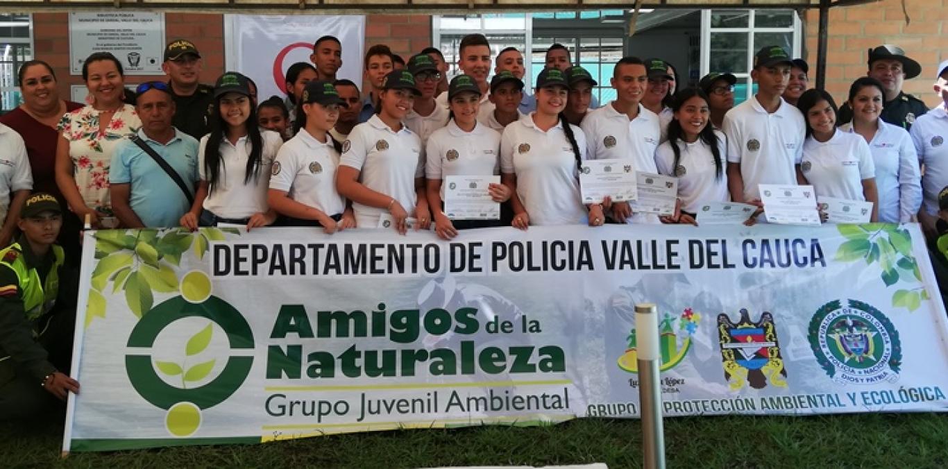 GRADUADOS COMO LÍDERES AMBIENTALES LOS “AMIGOS DE LA NATURALEZA” EN ZARZAL
