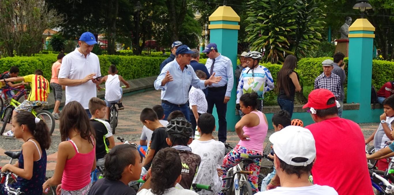 SEVILLA VIVIÓ EL PRIMER DÍA DEL NO CARRO, NO MOTO