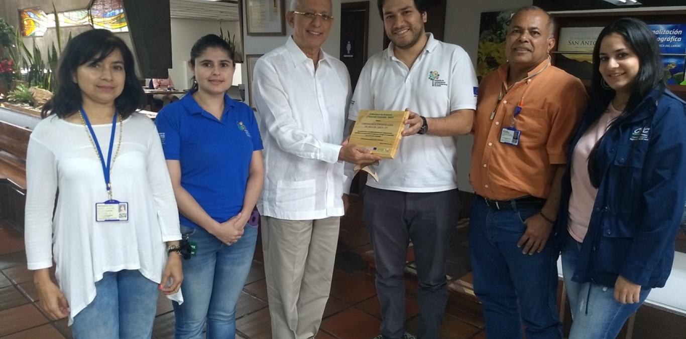 MINAMBIENTE ENTREGA RECONOCIMIENTO A CVC POR CUIDAR LOS BOSQUES