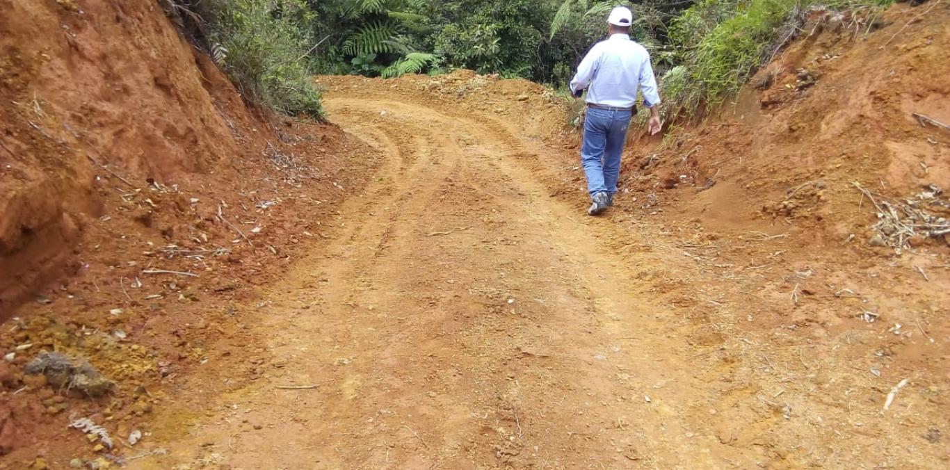 CVC SUSPENDIÓ VÍA CARRETEABLE EN ZONA RURAL DE DAGUA  