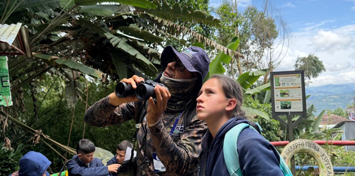 JÓVENES EXPLORADORES DEL CIELO: NACE CLUB DE OBSERVADORES DE AVES EN EL CAIRO