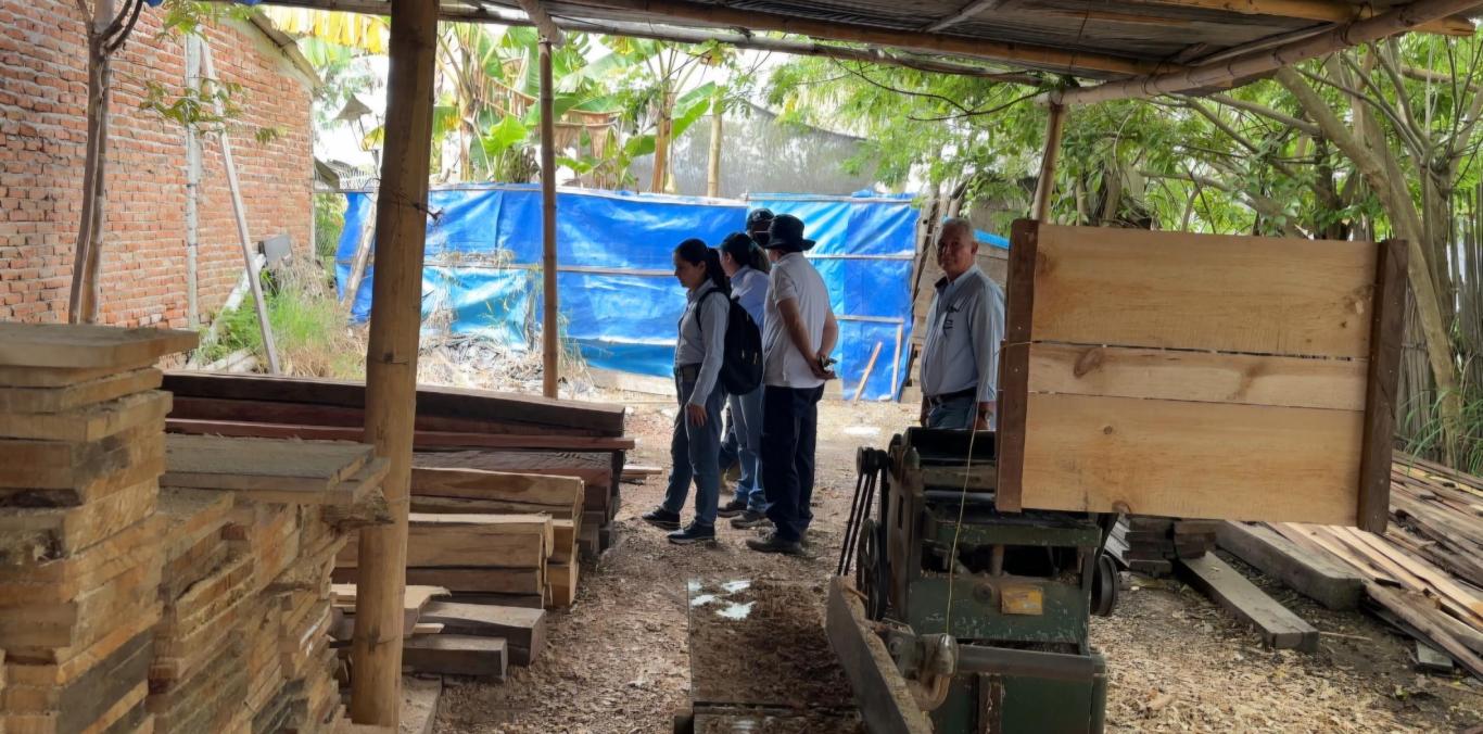 CVC REALIZÓ RECORRIDOS DE CONTROL Y SEGUIMIENTO A DEPÓSITOS DE MADERA EN EL SURORIENTE DEL VALLE      