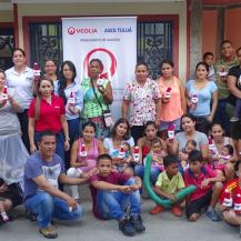 PAPÁ NOEL ELABORADO CON MATERIAL REUTILIZADO: ALTERNATIVA AMBIENTAL AMIGABLE EN ESTA NAVIDAD