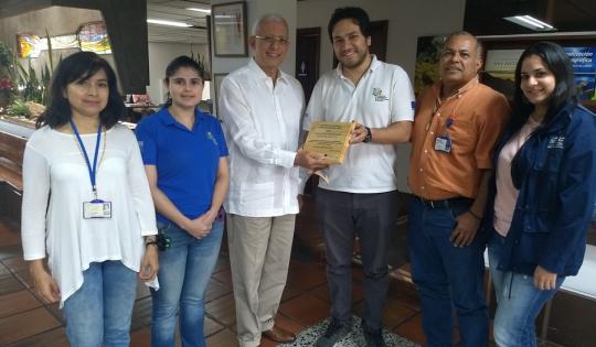 MINAMBIENTE ENTREGA RECONOCIMIENTO A CVC POR CUIDAR LOS BOSQUES
